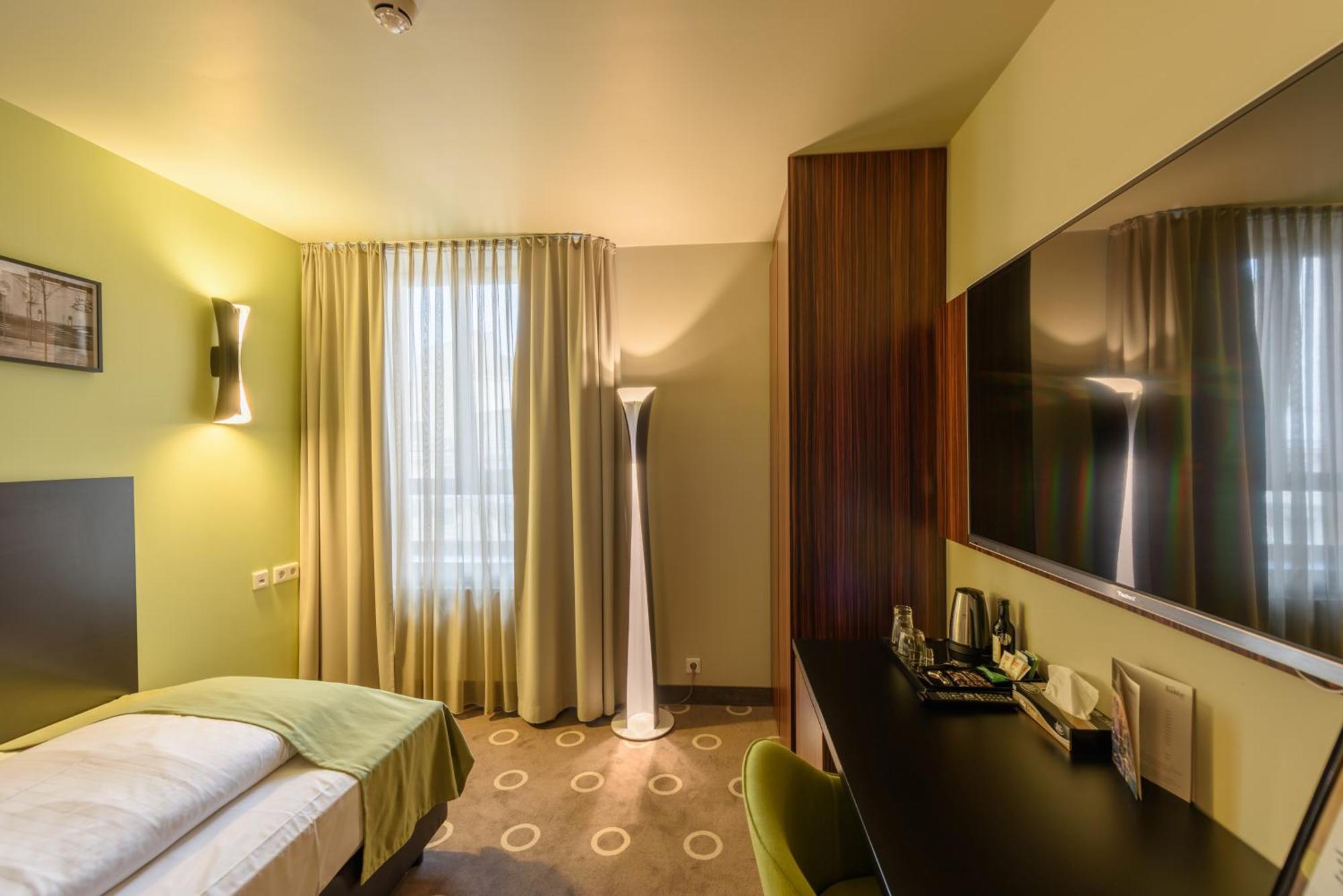 Single Room,710184484:JPEG